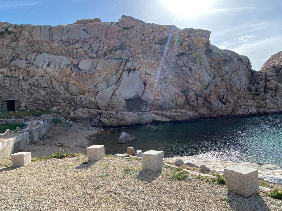 Appartamento Il Caracolo A Cala Francese La Maddalena  Exteriér fotografie
