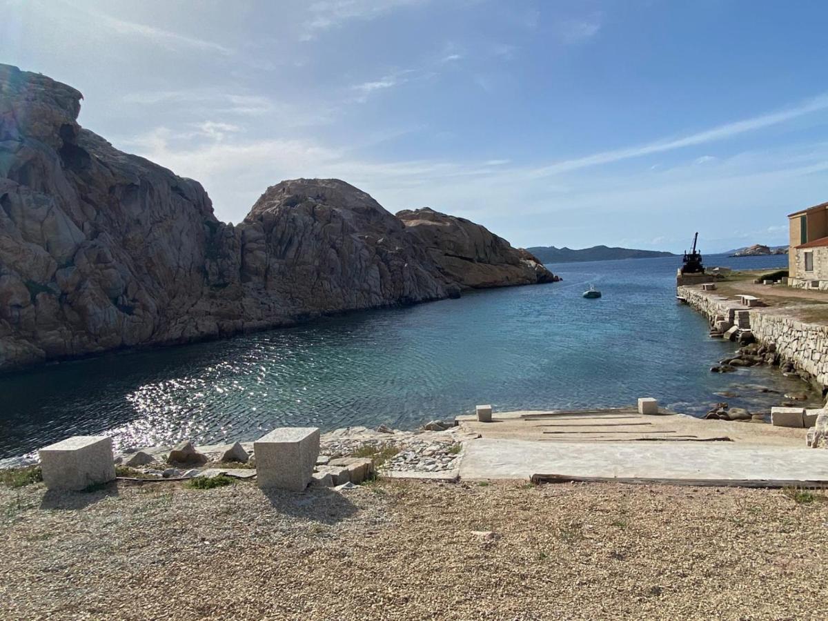 Appartamento Il Caracolo A Cala Francese La Maddalena  Exteriér fotografie