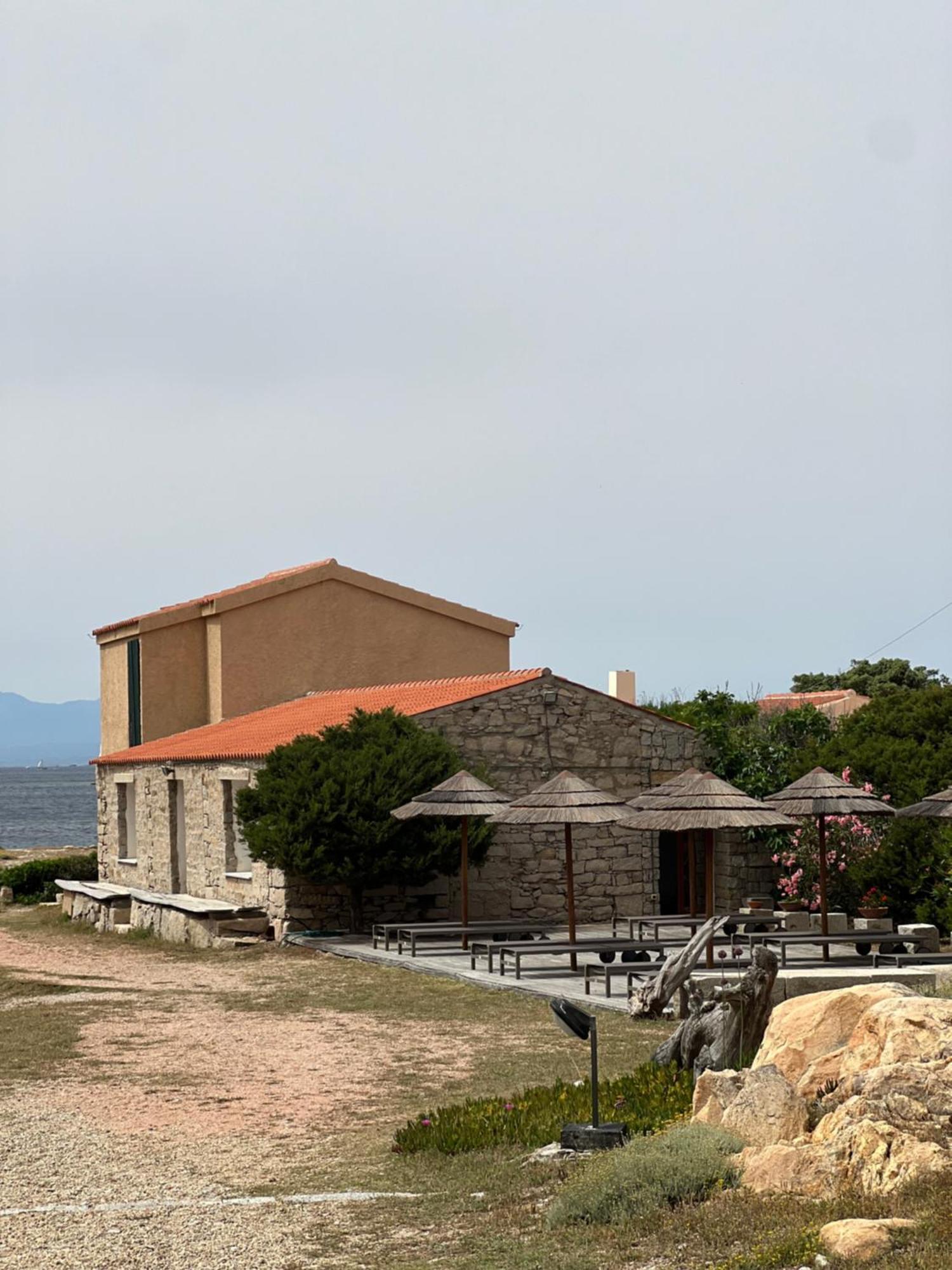 Appartamento Il Caracolo A Cala Francese La Maddalena  Exteriér fotografie